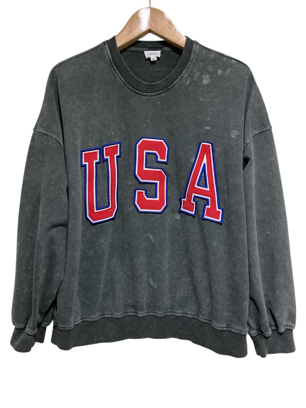 Le Lis Collection Vintage Charcoal Crewneck USA Patch Varsity Sweatshirt Large